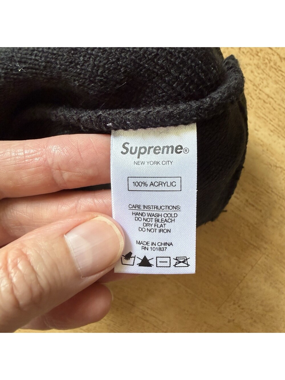 Supreme Hellraiser Beanie Black SS18 - Picture 5 of 6